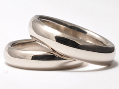 Earth-friendly wedding rings for eco-conscious couples